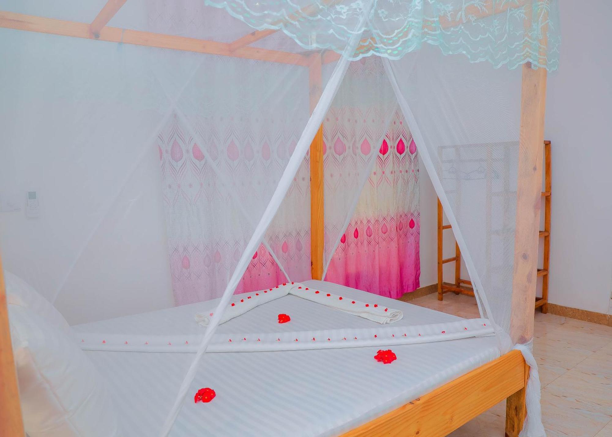 Raha House Bed & Breakfast Nungwi Exterior photo